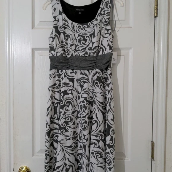 Perceptions Petite Medium Women's Summer Sleeveless NWT